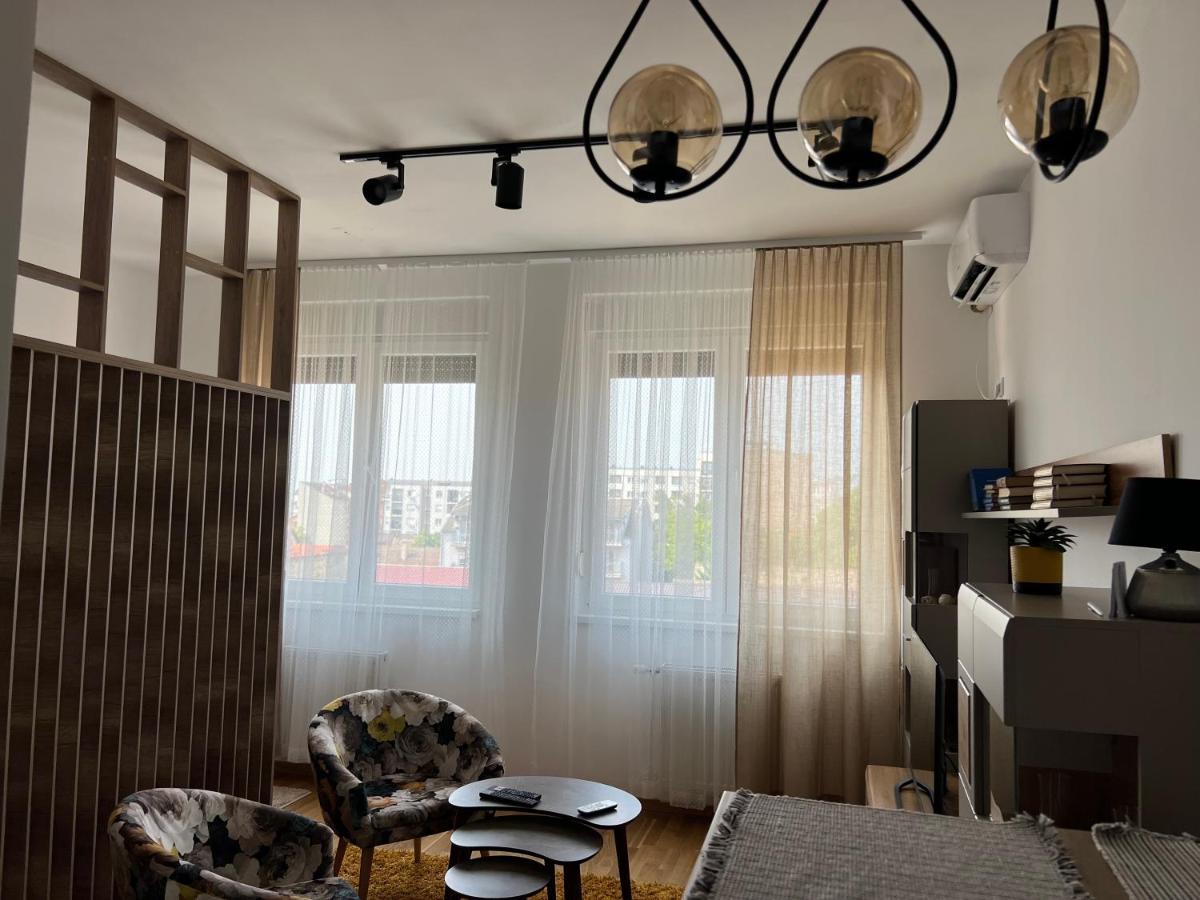 Charlie Private Parking Apartment